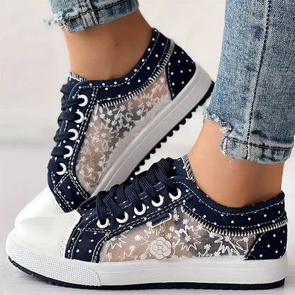 Damskie płaskie buty z okrągłym noskiem i sznurowaną cholewką