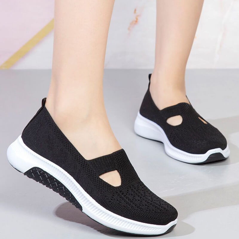 Flat non-slip slip-on shoes